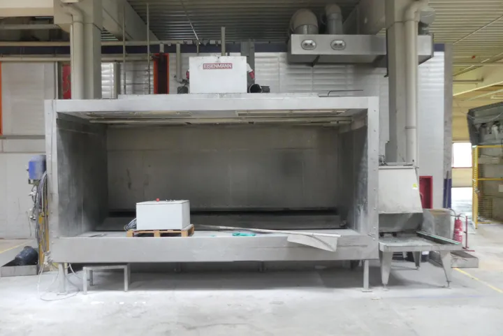 Eisenmann Handlackierkabine